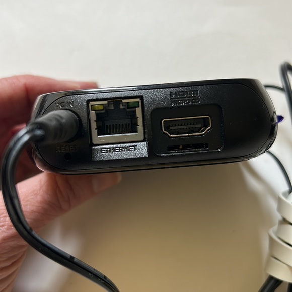 Roku 3 Streaming media movie player with voice search unit, cord, remote-black - Picture 7 of 9